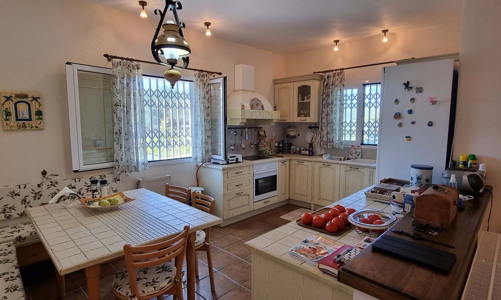 Listing photograph 5 of 11 of the house in Lefkimmi, published by Corfu Home Finders.