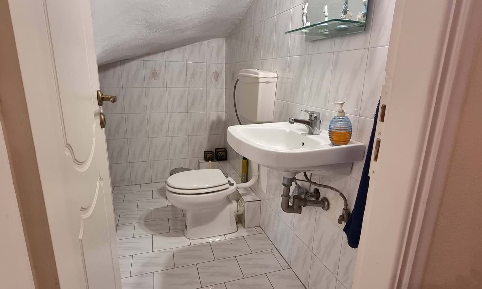 Listing photograph 10 of 11 of the house in Lefkimmi, published by Corfu Home Finders.