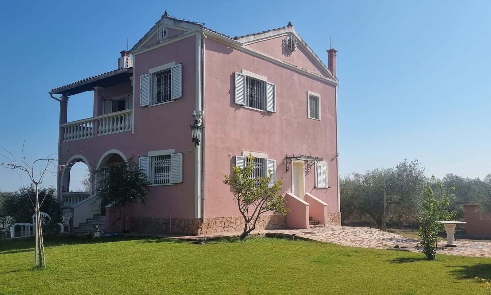 Listing photograph 2 of 11 of the house in Lefkimmi, published by Corfu Home Finders.