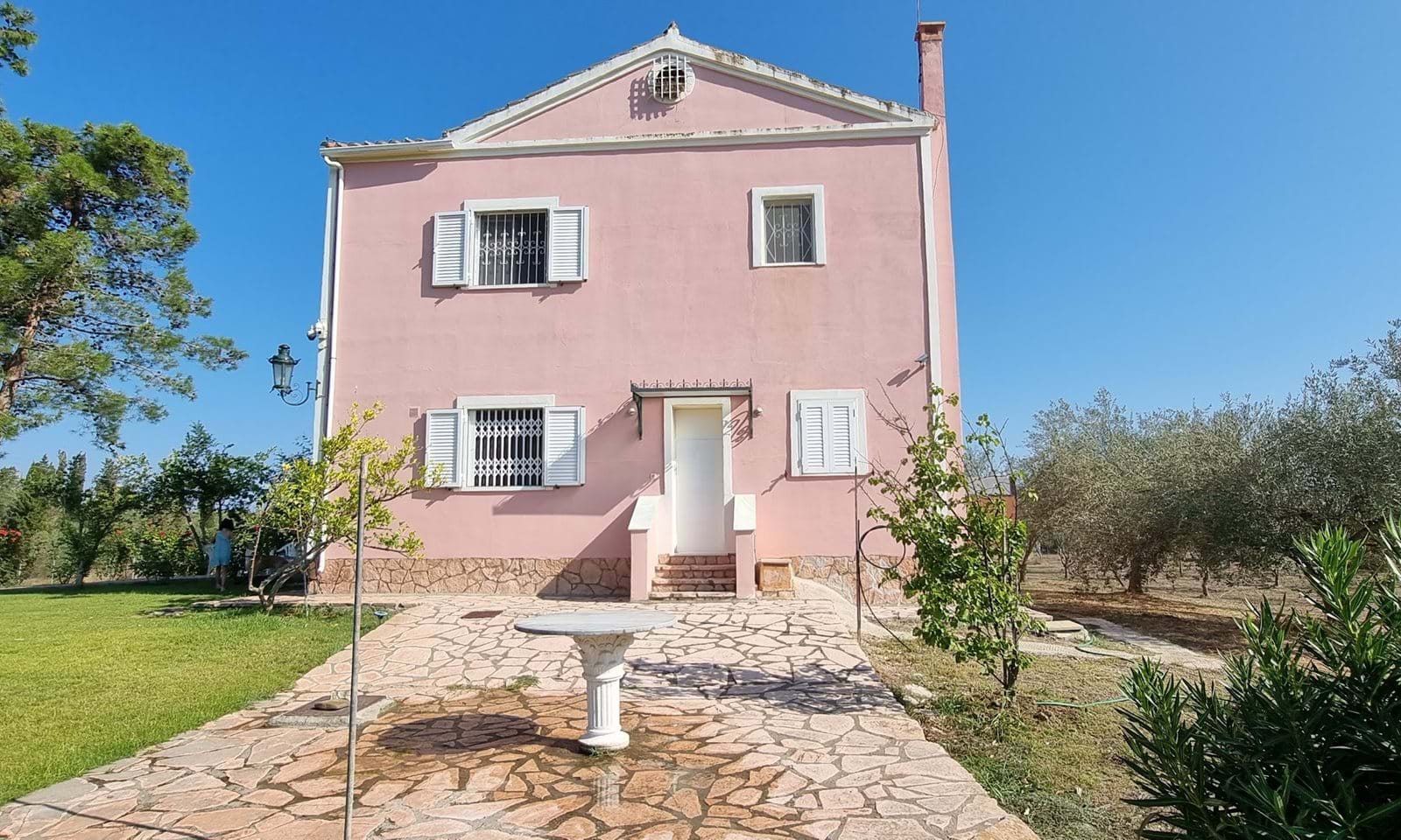 Listing photograph 1 of 11 of the house in Lefkimmi, published by Corfu Home Finders.