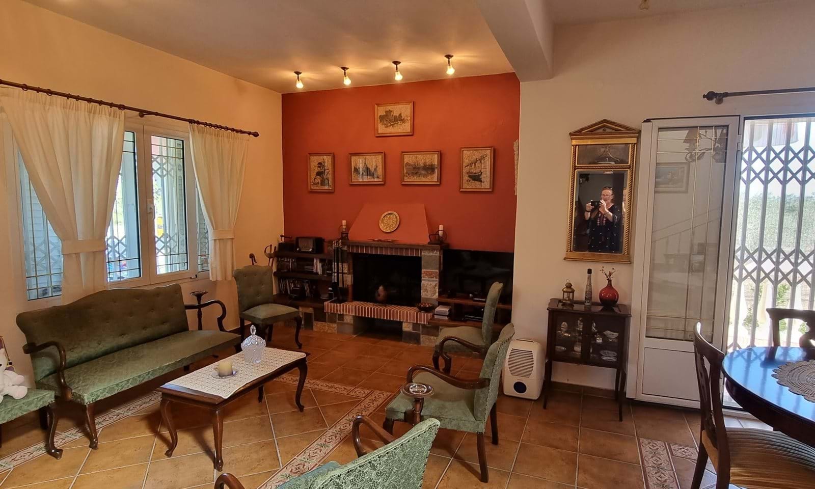 Listing photograph 3 of 11 of the house in Lefkimmi, published by Corfu Home Finders.