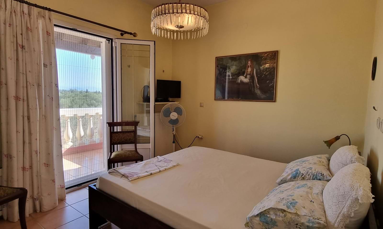 Listing photograph 6 of 11 of the house in Lefkimmi, published by Corfu Home Finders.