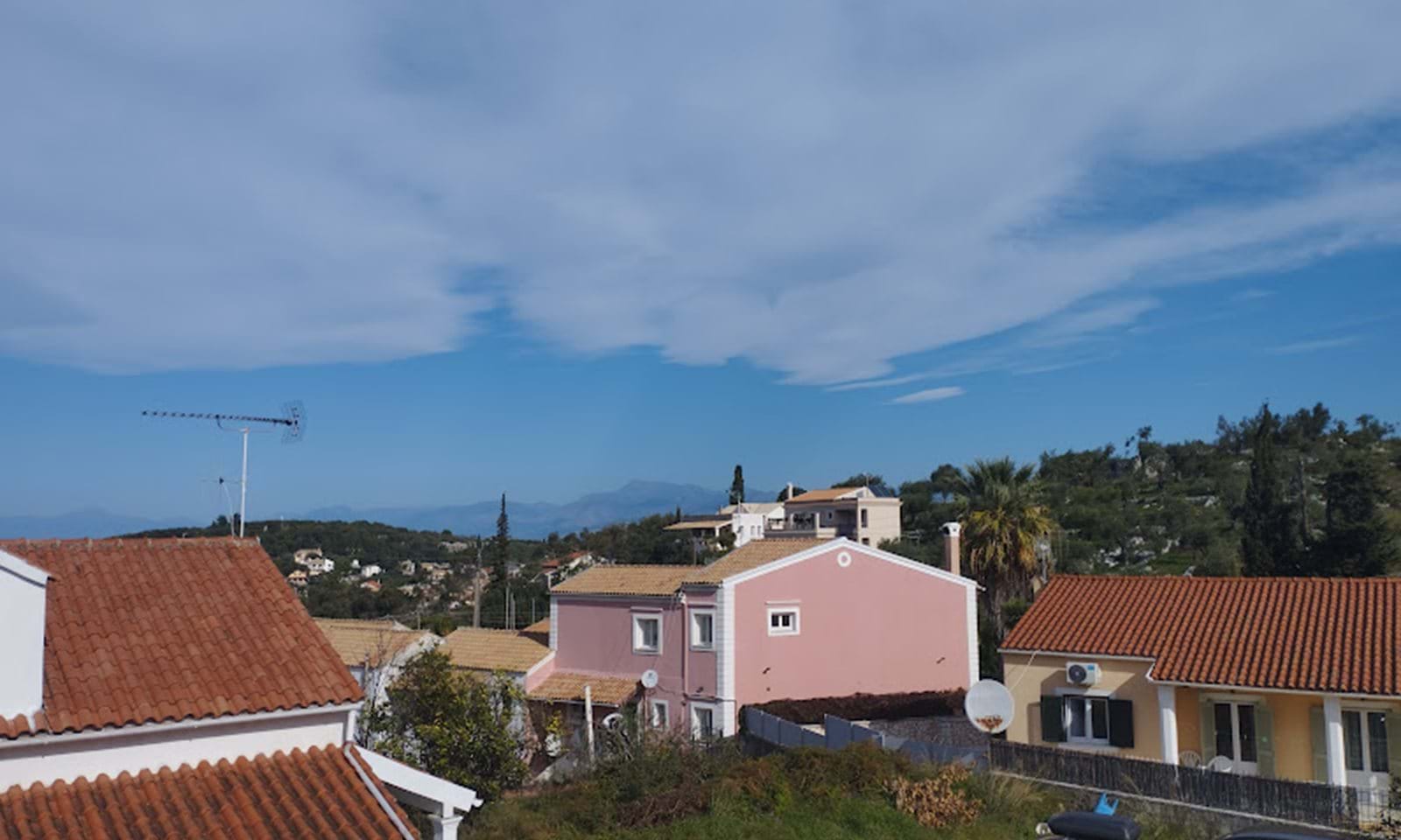 Listing photograph 11 of 12 of the house in Kassiopi, published by Corfu Home Finders.