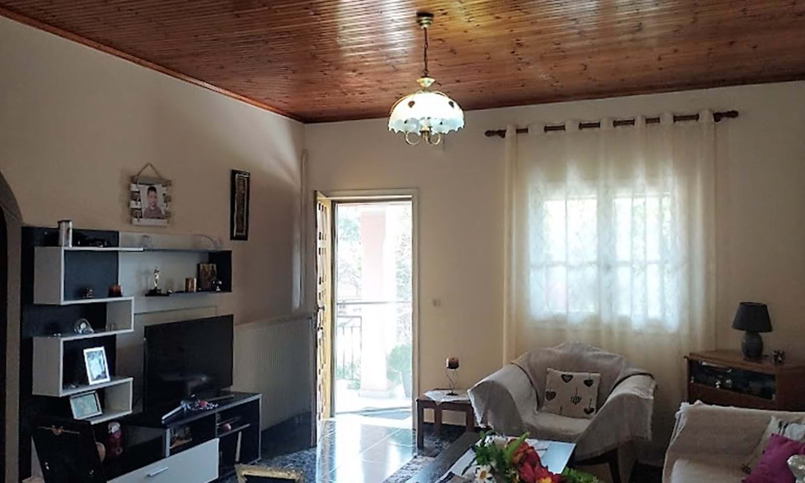 Listing photograph 8 of 12 of the house in Kassiopi, published by Corfu Home Finders.