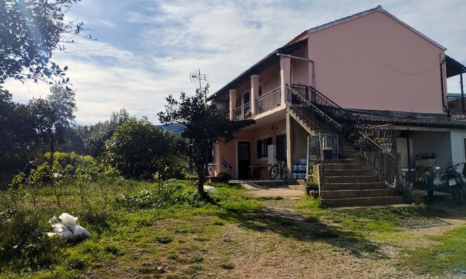 Listing photograph 2 of 12 of the house in Kassiopi, published by Corfu Home Finders.