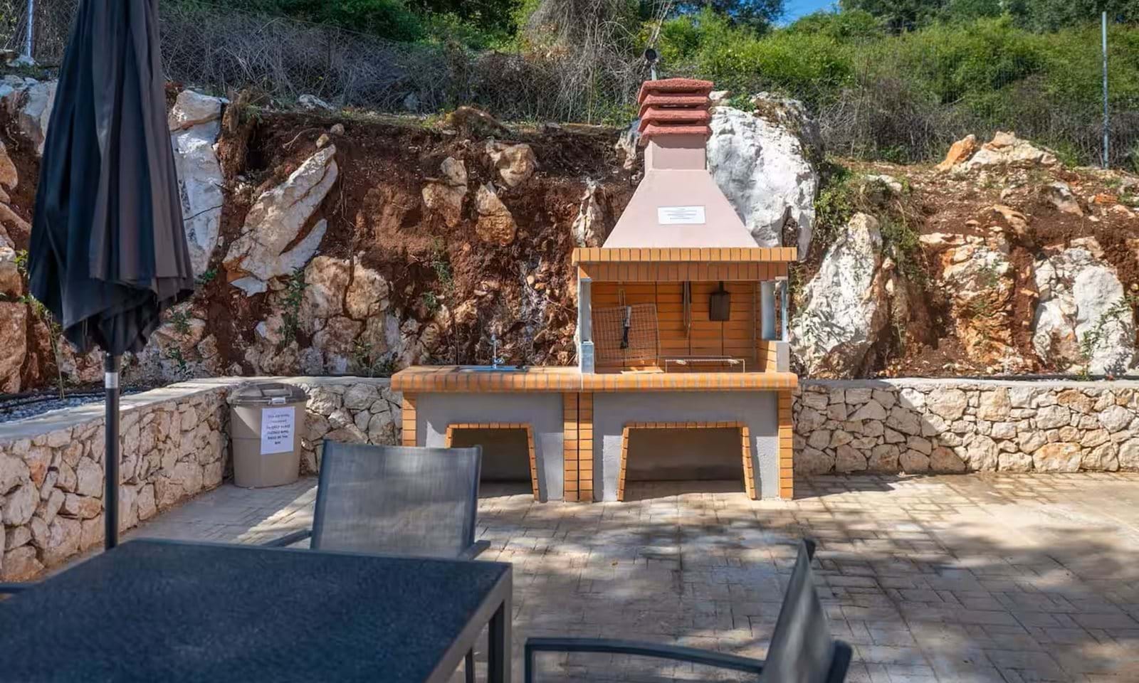 Listing photograph 18 of 20 of the house in Kassiopi, published by Corfu Home Finders.