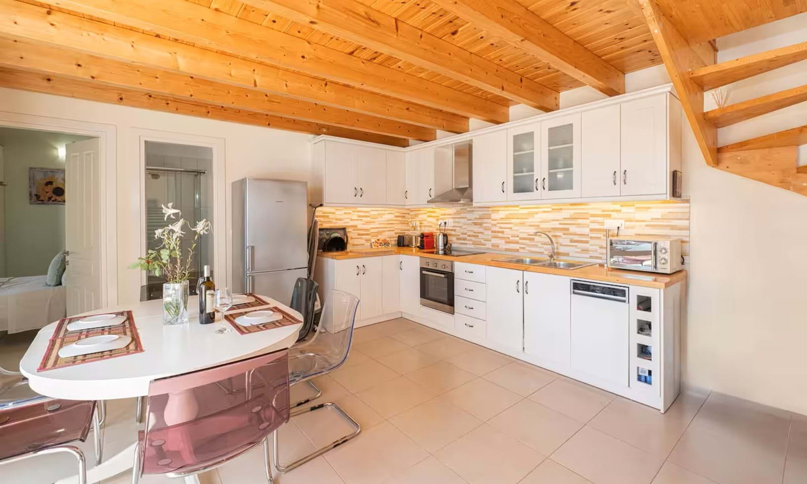 Listing photograph 8 of 20 of the house in Kassiopi, published by Corfu Home Finders.