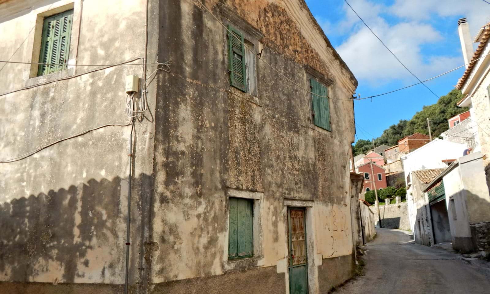 Listing photograph 1 of 11 of the house in Lakones, published by Corfu Home Finders.