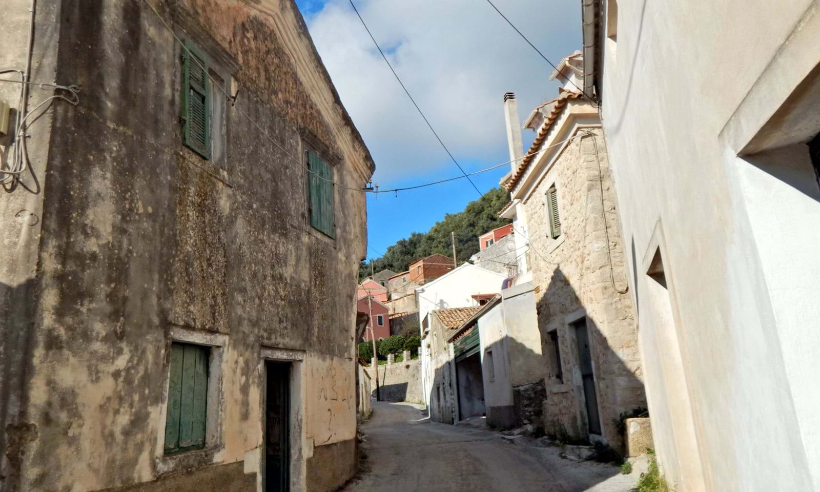 Listing photograph 2 of 11 of the house in Lakones, published by Corfu Home Finders.