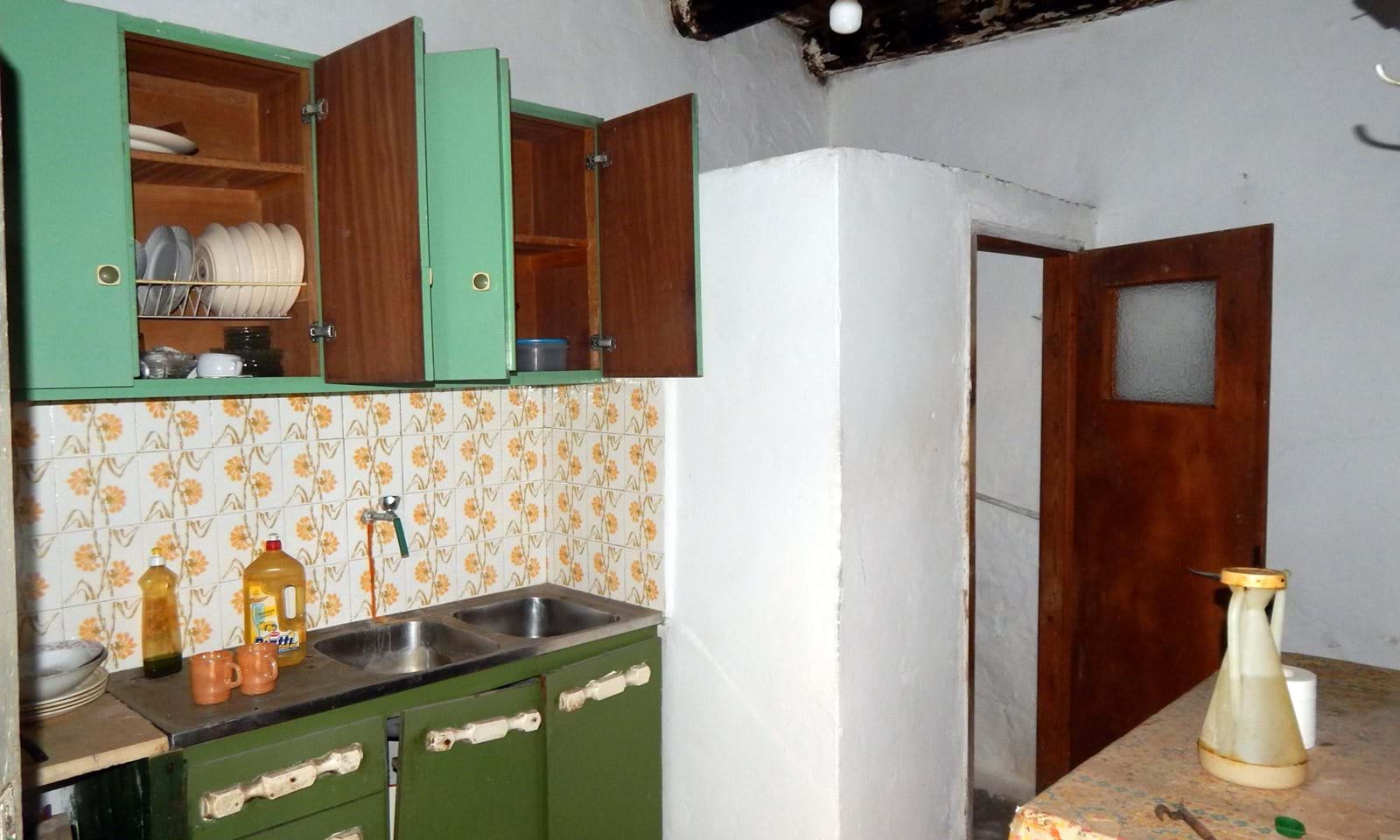 Listing photograph 4 of 11 of the house in Lakones, published by Corfu Home Finders.