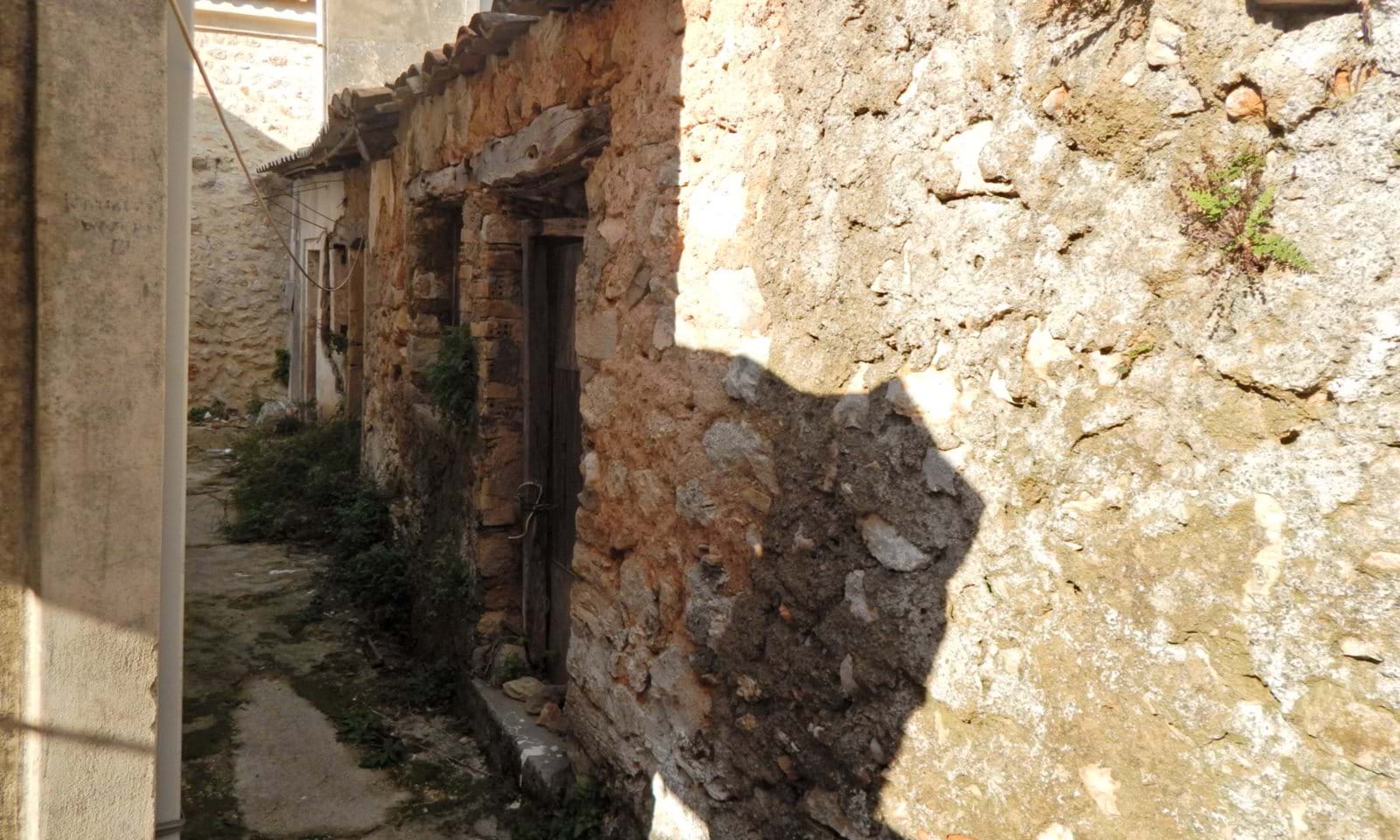 Listing photograph 10 of 11 of the house in Lakones, published by Corfu Home Finders.
