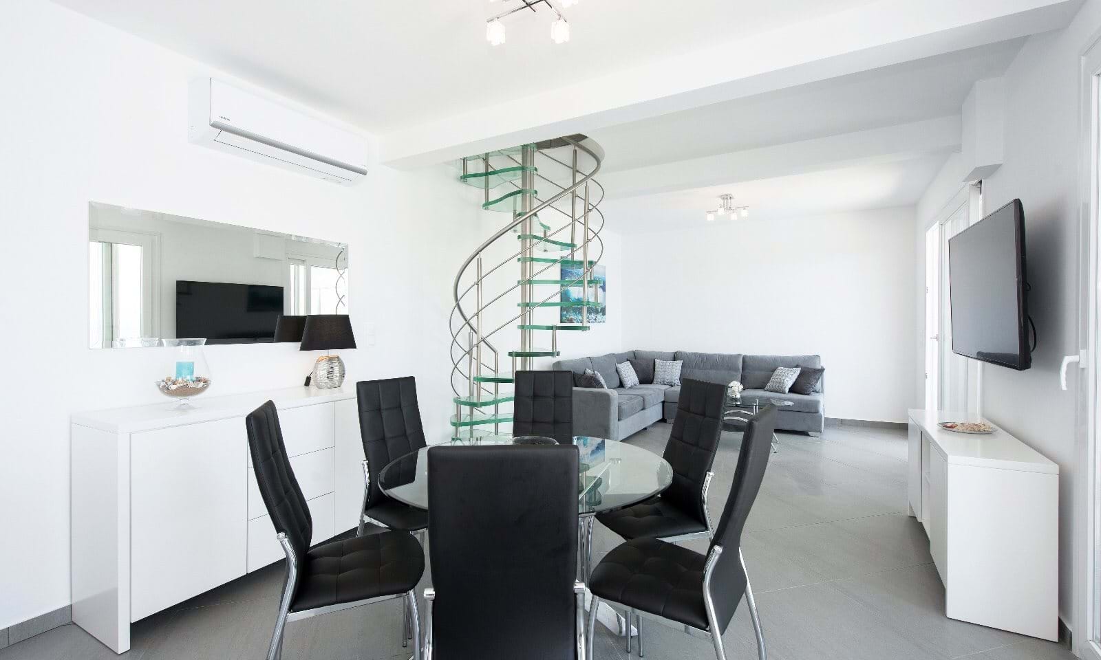 Listing photograph 11 of 16 of the house in Ipsos, published by Corfu Home Finders.