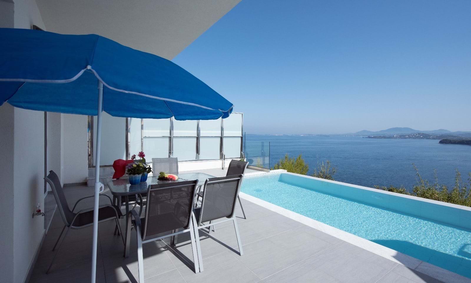 Listing photograph 3 of 16 of the house in Ipsos, published by Corfu Home Finders.