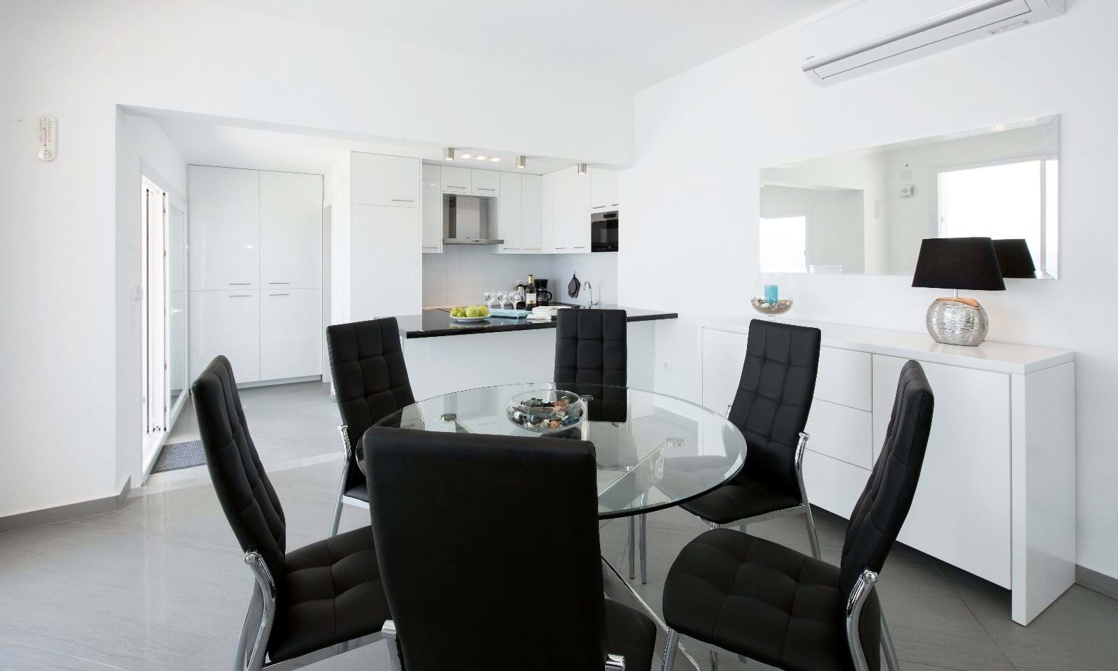 Listing photograph 12 of 16 of the house in Ipsos, published by Corfu Home Finders.