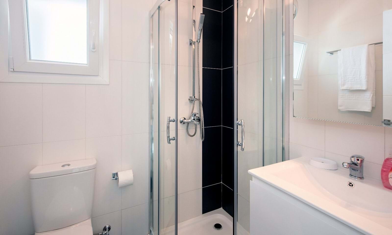 Listing photograph 8 of 16 of the house in Ipsos, published by Corfu Home Finders.