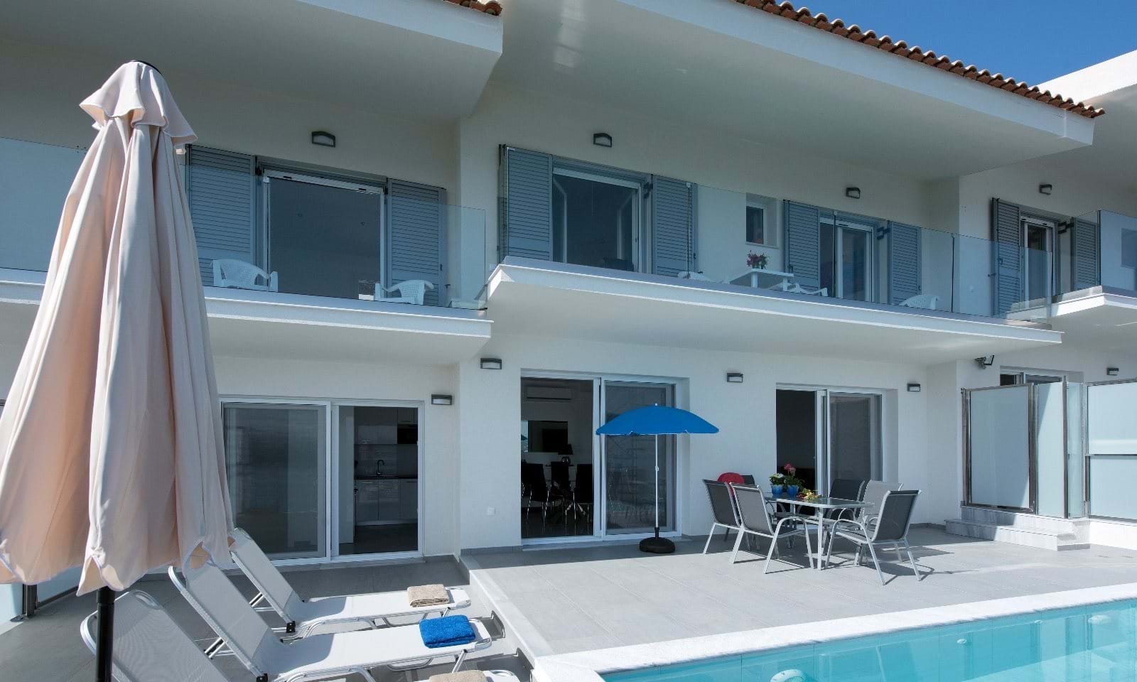 Listing photograph 2 of 16 of the house in Ipsos, published by Corfu Home Finders.