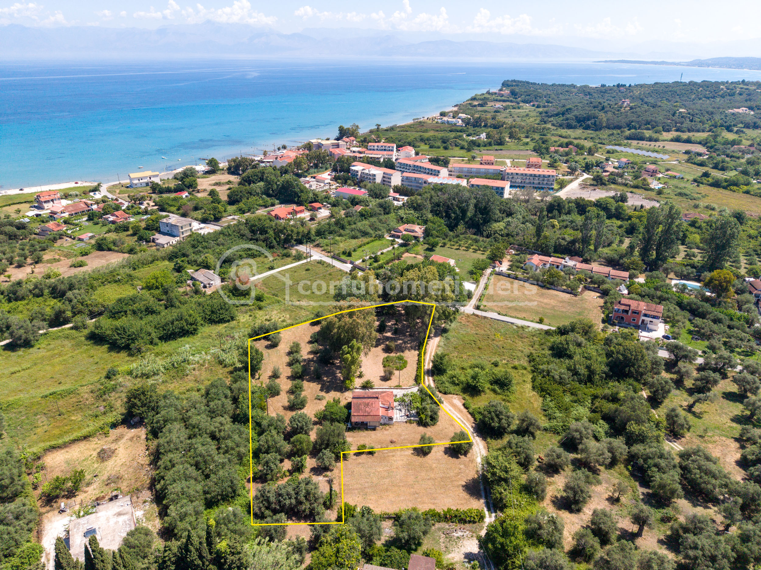 Listing photograph 19 of 20 of the house in Agnos, published by Corfu Home Finders.