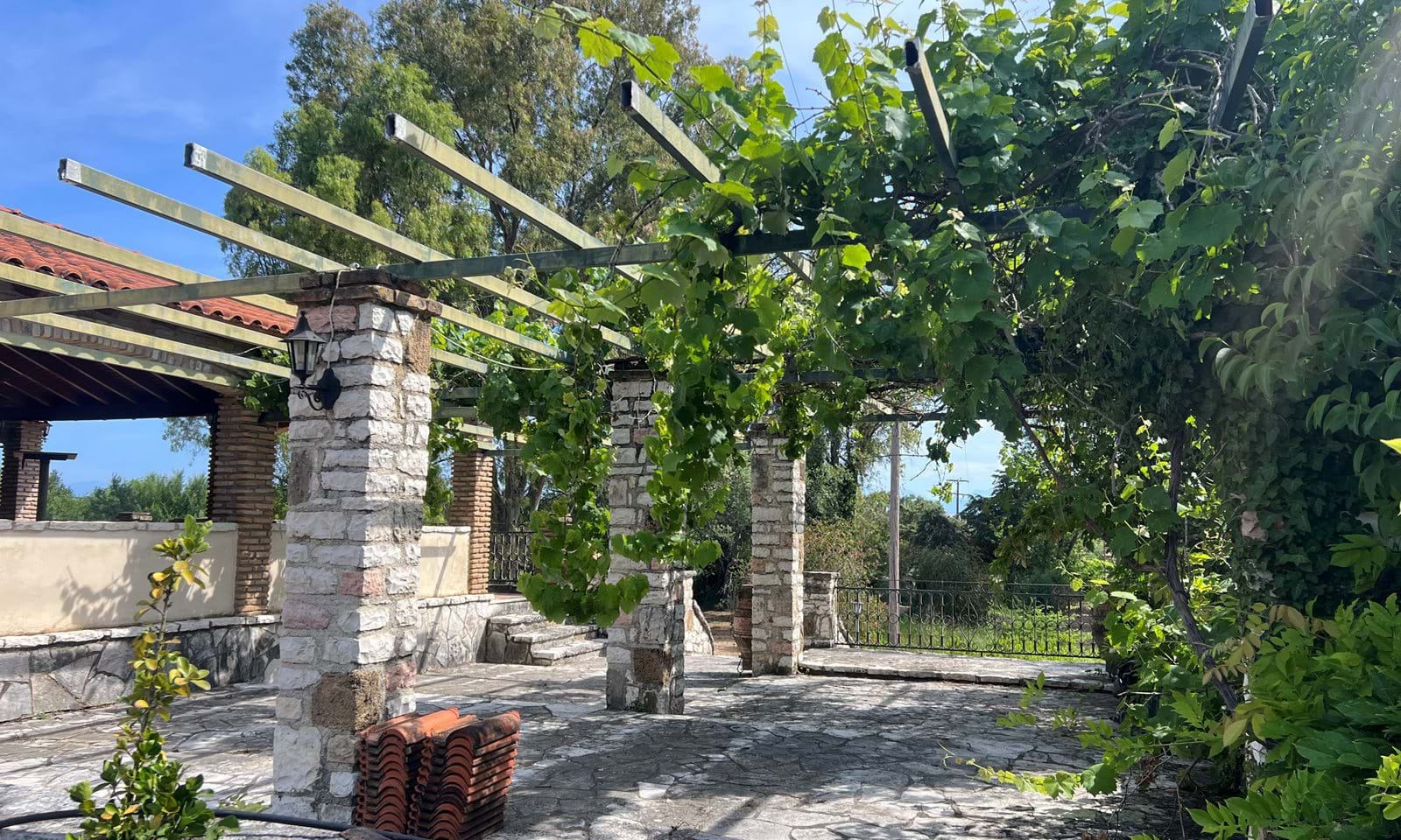 Listing photograph 10 of 20 of the house in Agnos, published by Corfu Home Finders.