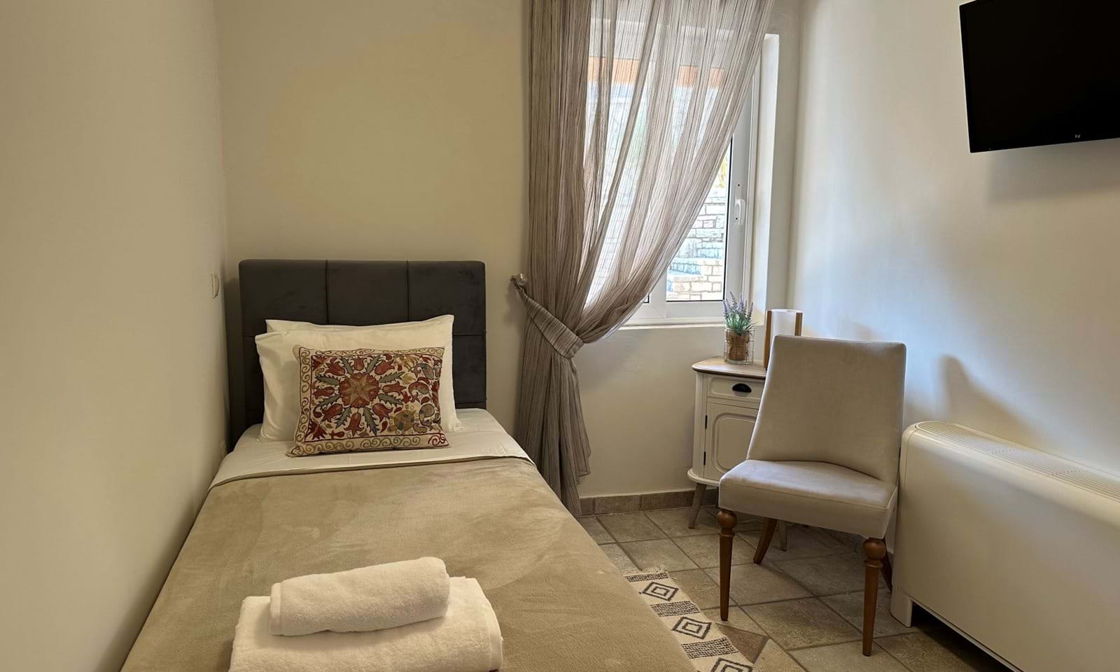 Listing photograph 21 of 34 of the house in Kassiopi, published by Corfu Home Finders.
