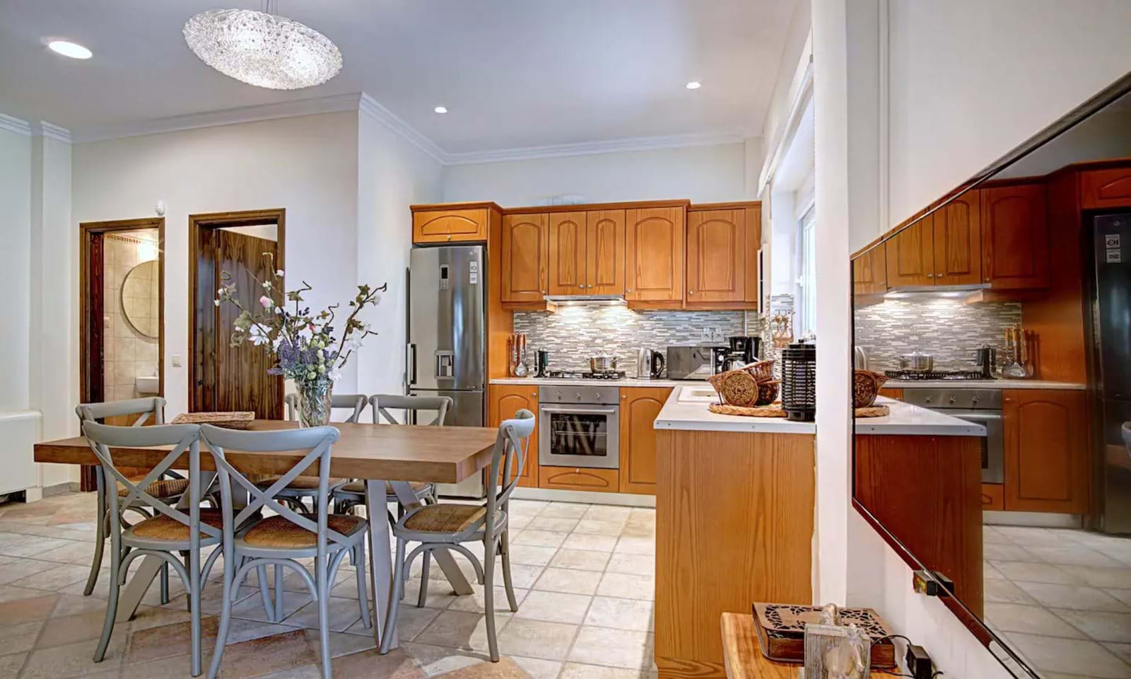 Listing photograph 18 of 34 of the house in Kassiopi, published by Corfu Home Finders.