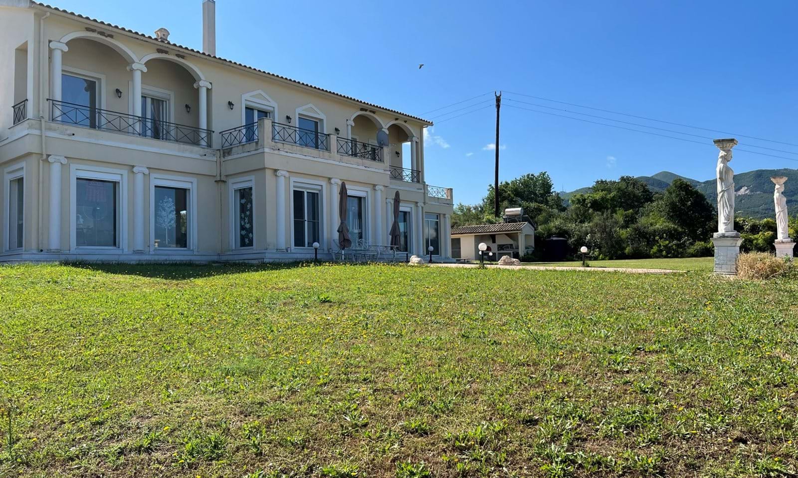 Listing photograph 16 of 17 of the house in Agios Spiridon, published by Corfu Home Finders.
