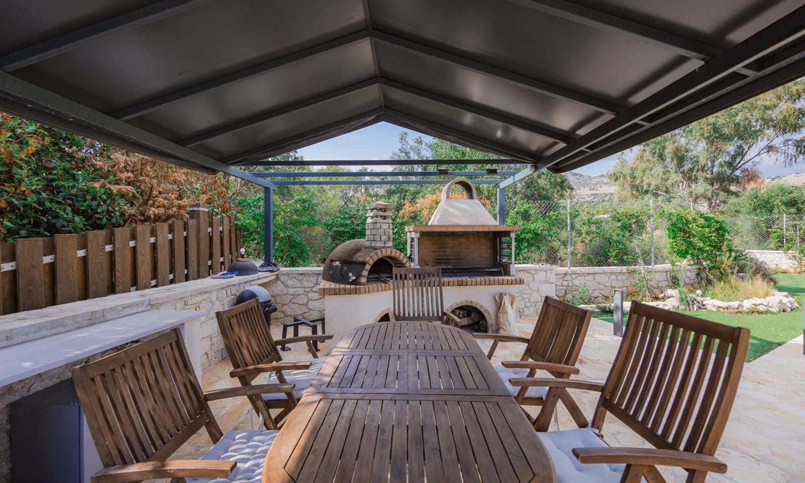 Listing photograph 13 of 23 of the house in Kassiopi, published by Corfu Home Finders.