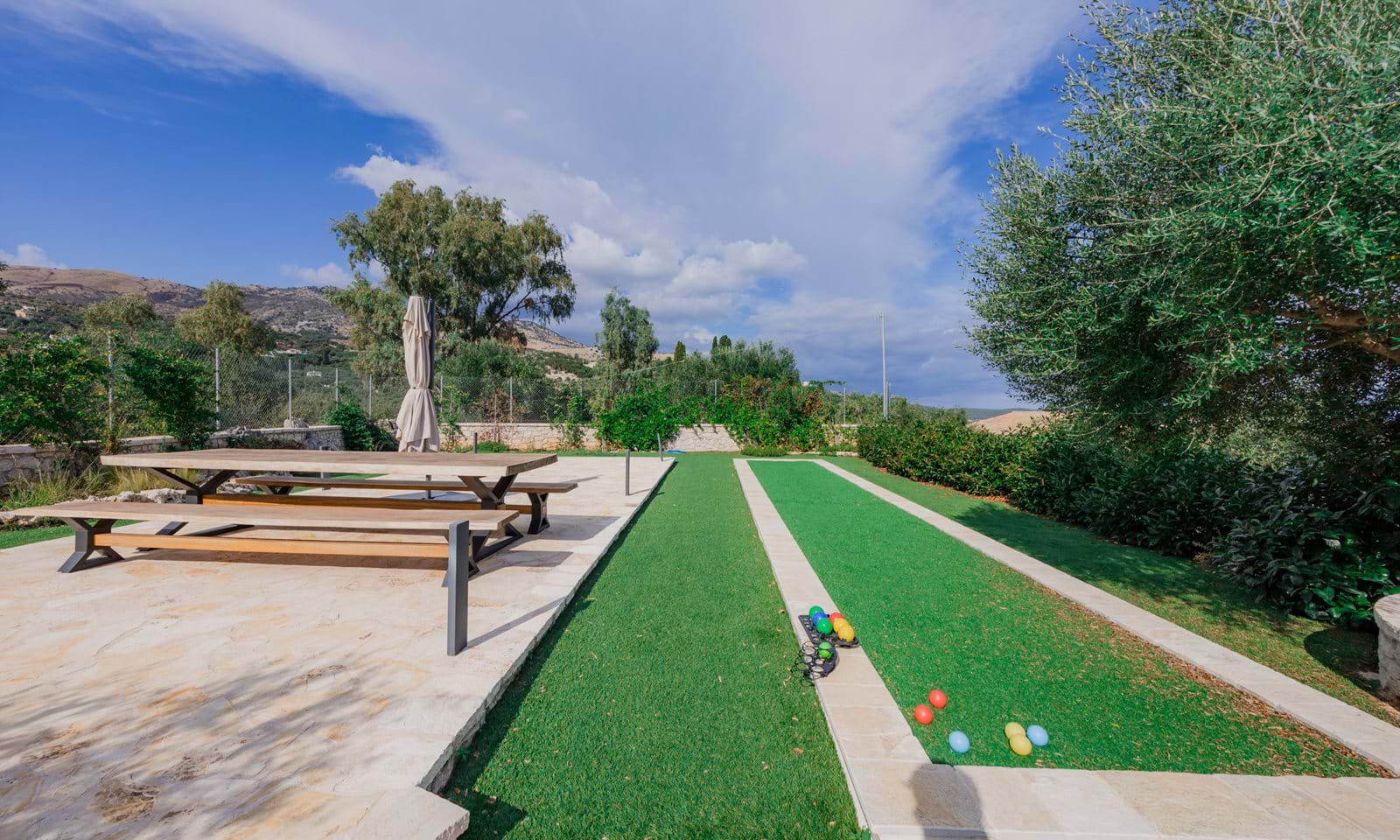Listing photograph 14 of 23 of the house in Kassiopi, published by Corfu Home Finders.