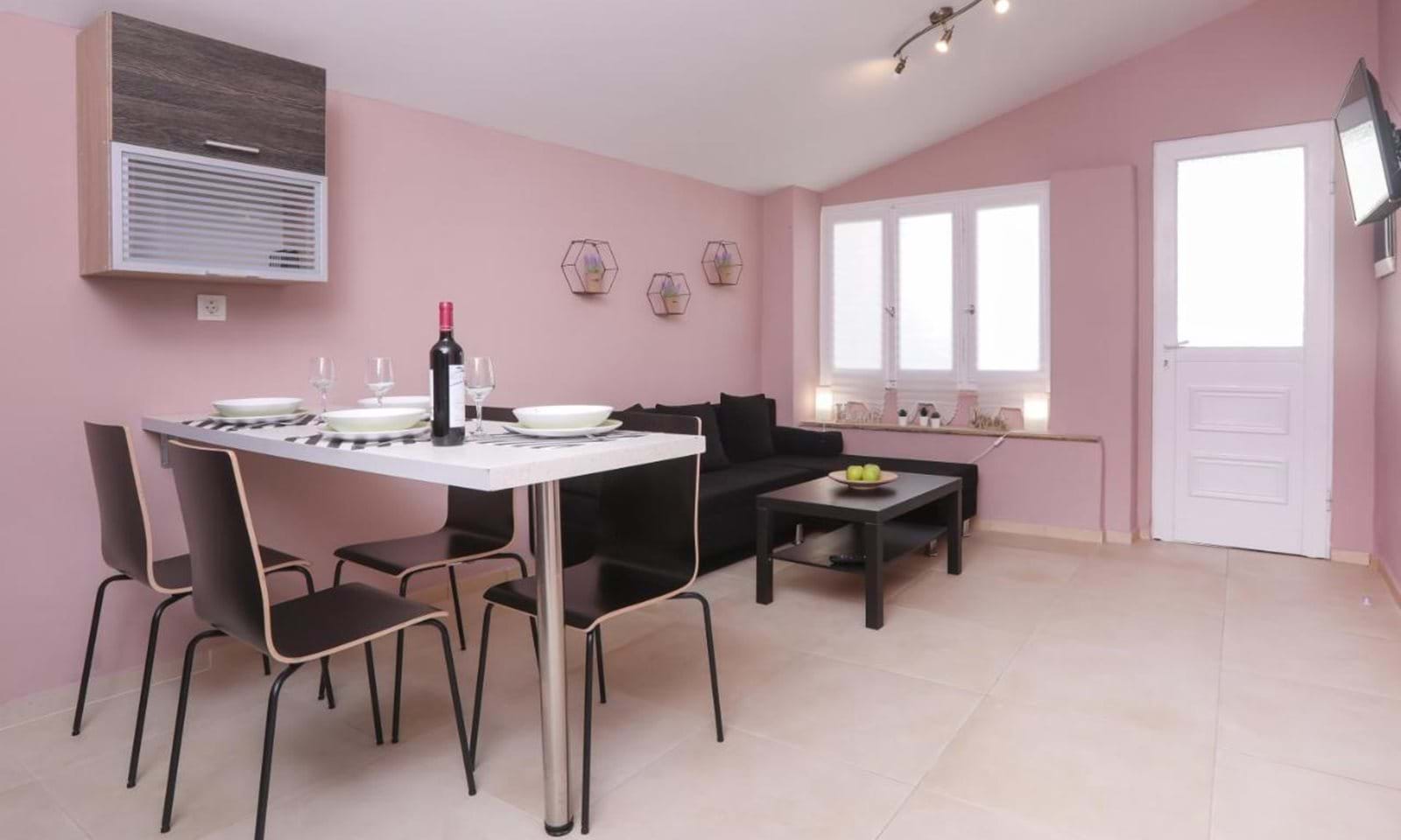 Listing photograph 4 of 18 of the apartment in Ipsos, published by Corfu Home Finders.