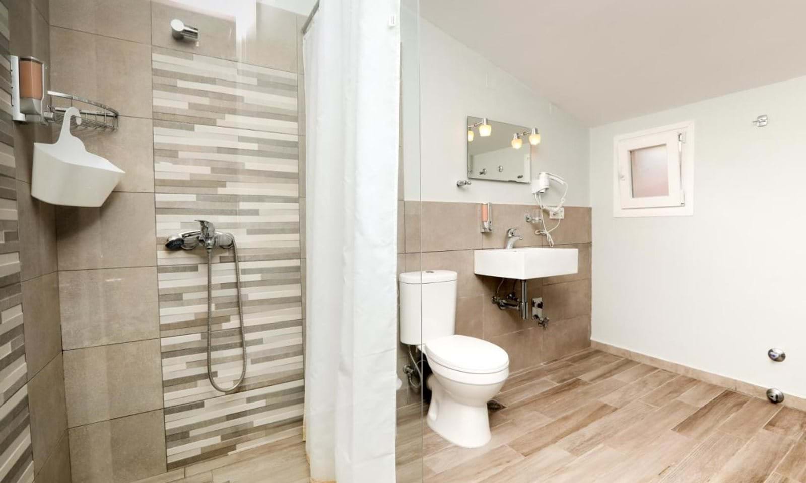 Listing photograph 7 of 18 of the apartment in Ipsos, published by Corfu Home Finders.