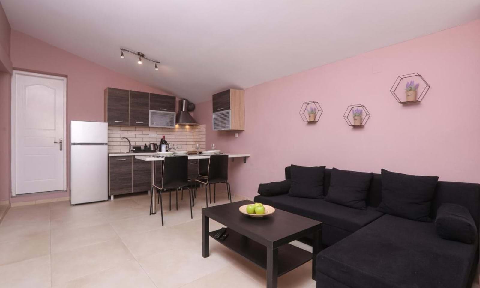 Listing photograph 1 of 18 of the apartment in Ipsos, published by Corfu Home Finders.
