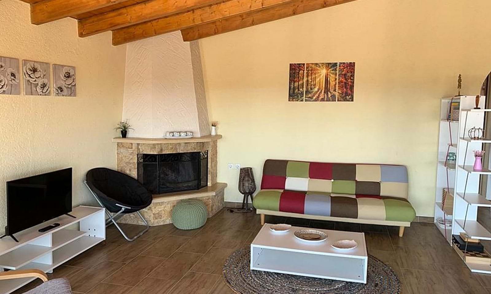 Listing photograph 2 of 14 of the apartment in Corfu Town, published by Corfu Home Finders.
