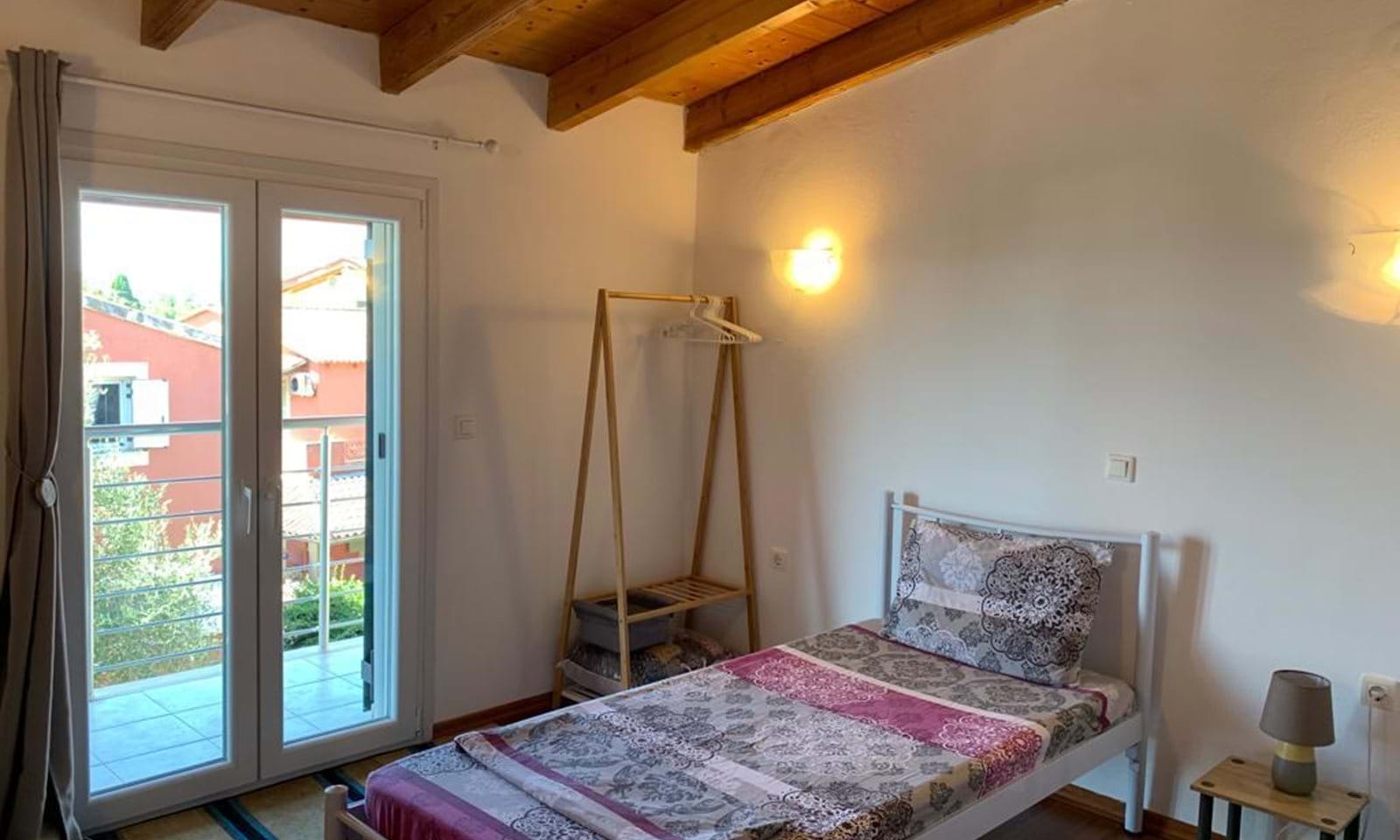 Listing photograph 11 of 14 of the apartment in Corfu Town, published by Corfu Home Finders.