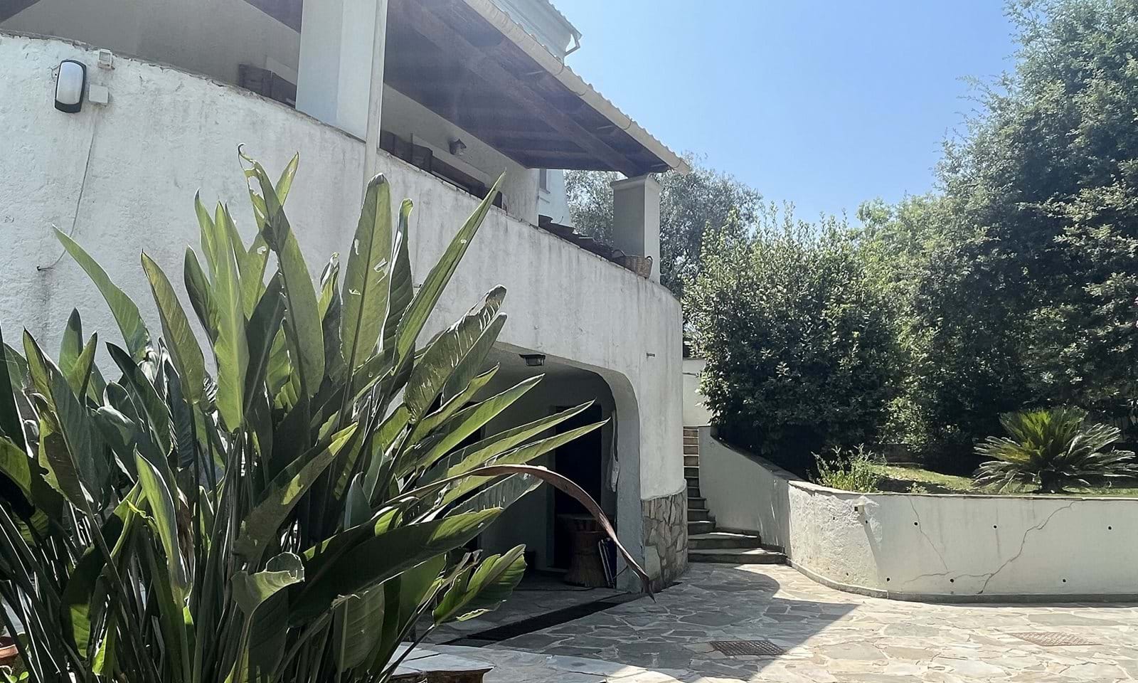 Listing photograph 31 of 48 of the house in Ano Korakiana, published by Corfu Home Finders.