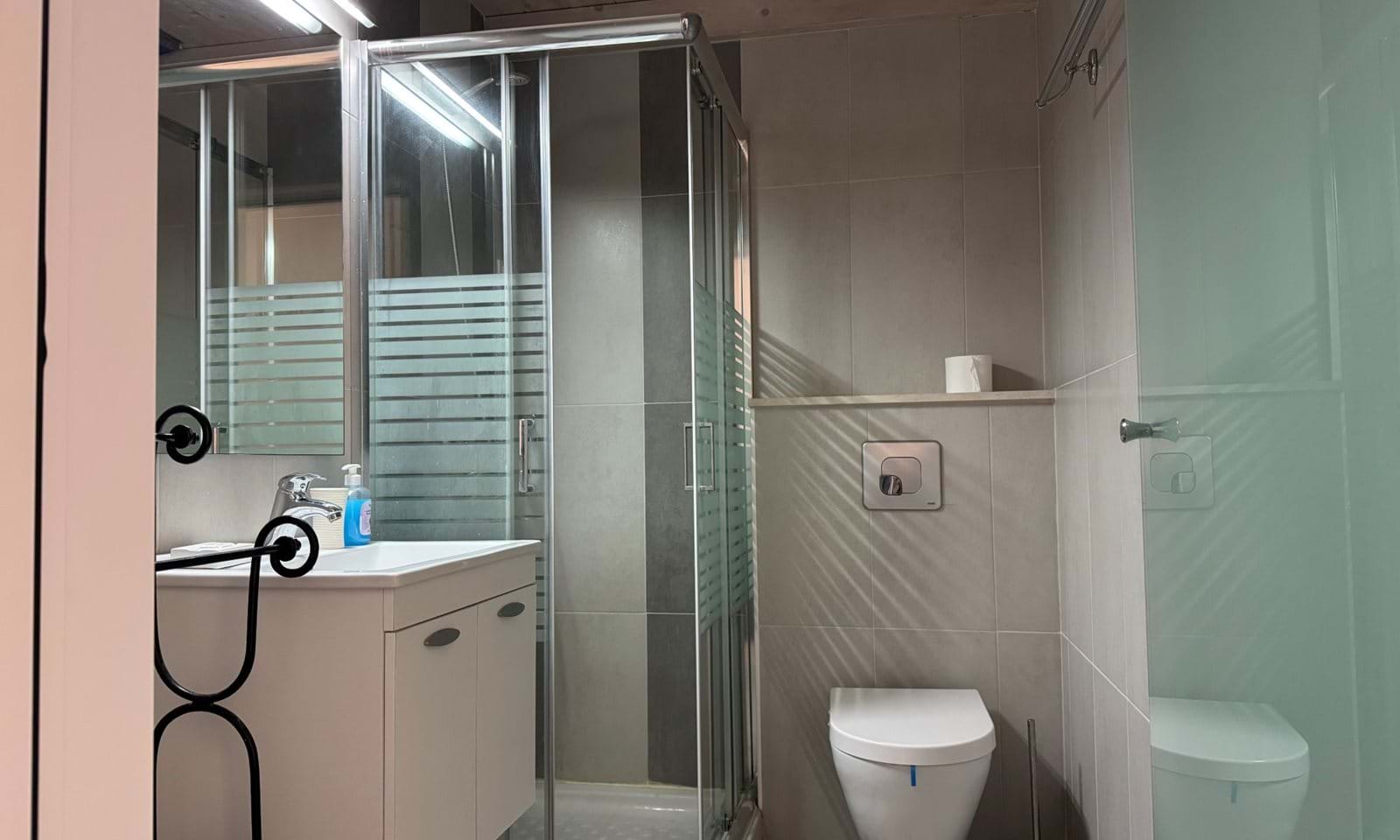 Listing photograph 6 of 9 of the apartment in Makrades, published by Corfu Home Finders.