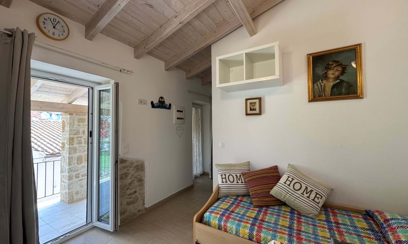 Listing photograph 5 of 9 of the apartment in Makrades, published by Corfu Home Finders.