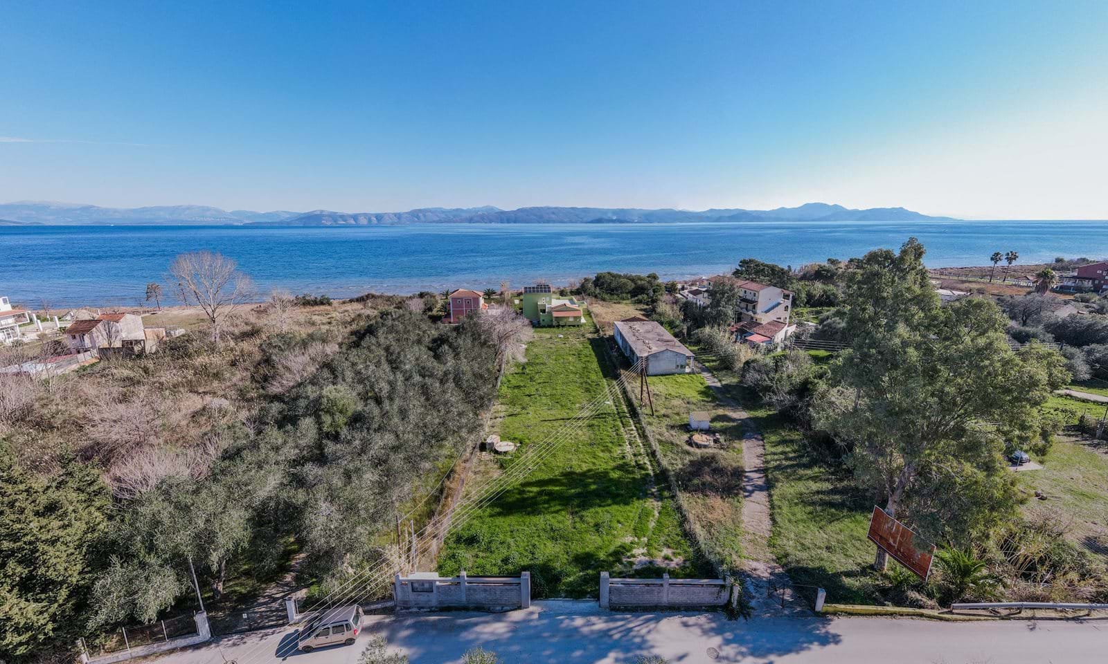 Listing photograph 2 of 20 of the house in Lefkimmi, published by Corfu Home Finders.