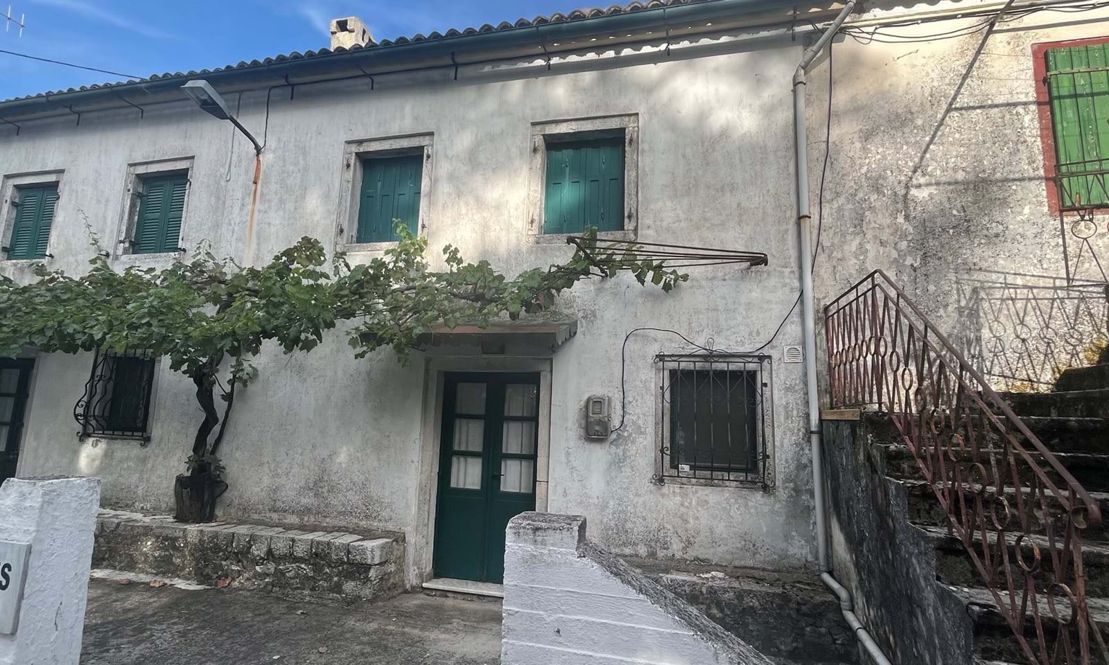 Listing photograph 2 of 11 of the house in Strinilas, published by Corfu Home Finders.