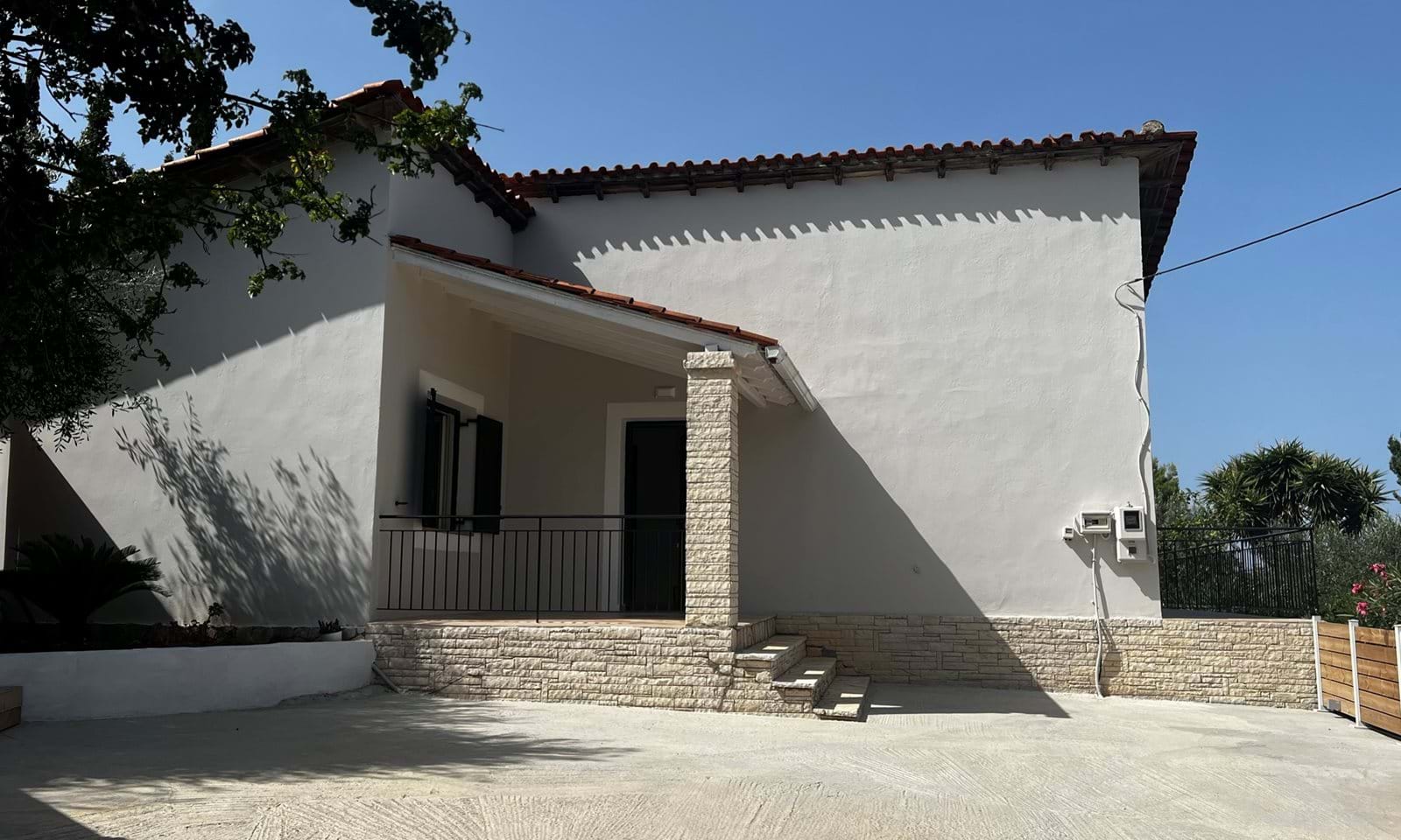 Listing photograph 3 of 13 of the house in Agios Spiridon, published by Corfu Home Finders.
