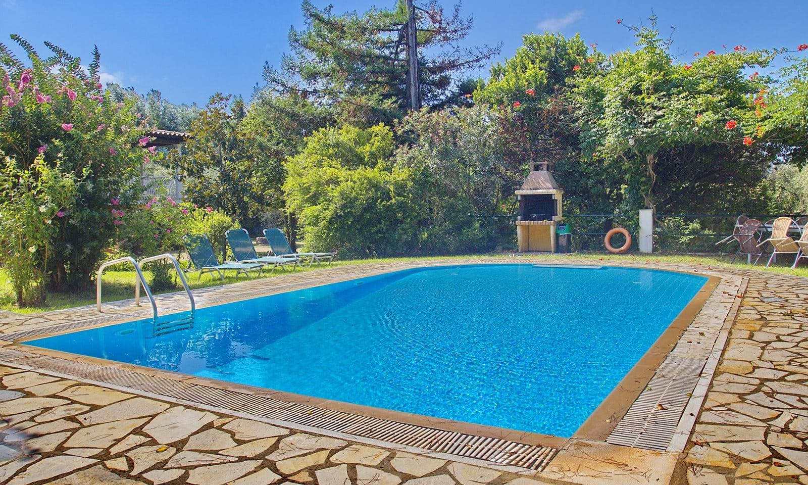 Listing photograph 22 of 24 of the house in Agios Ioannis, published by Corfu Home Finders.