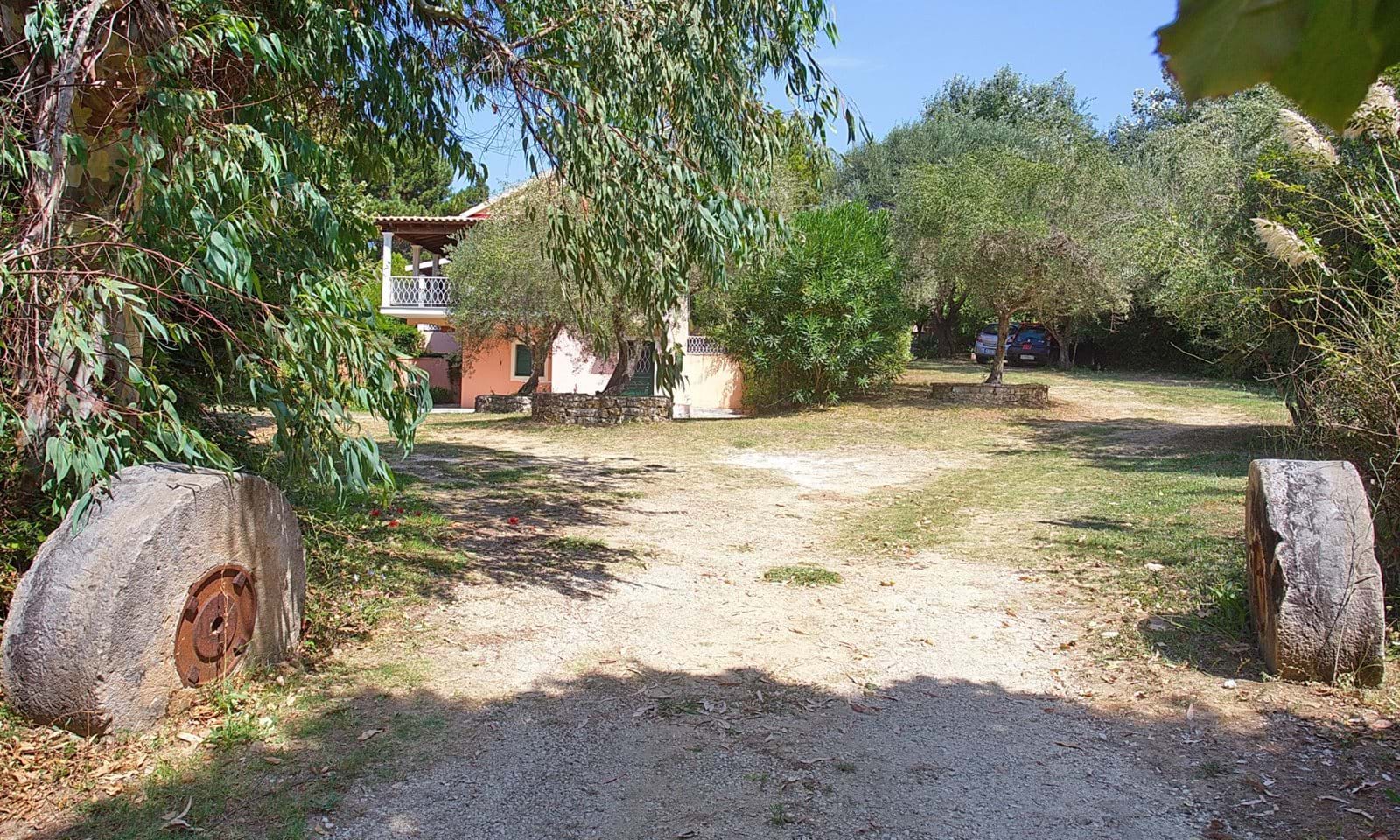 Listing photograph 2 of 24 of the house in Agios Ioannis, published by Corfu Home Finders.