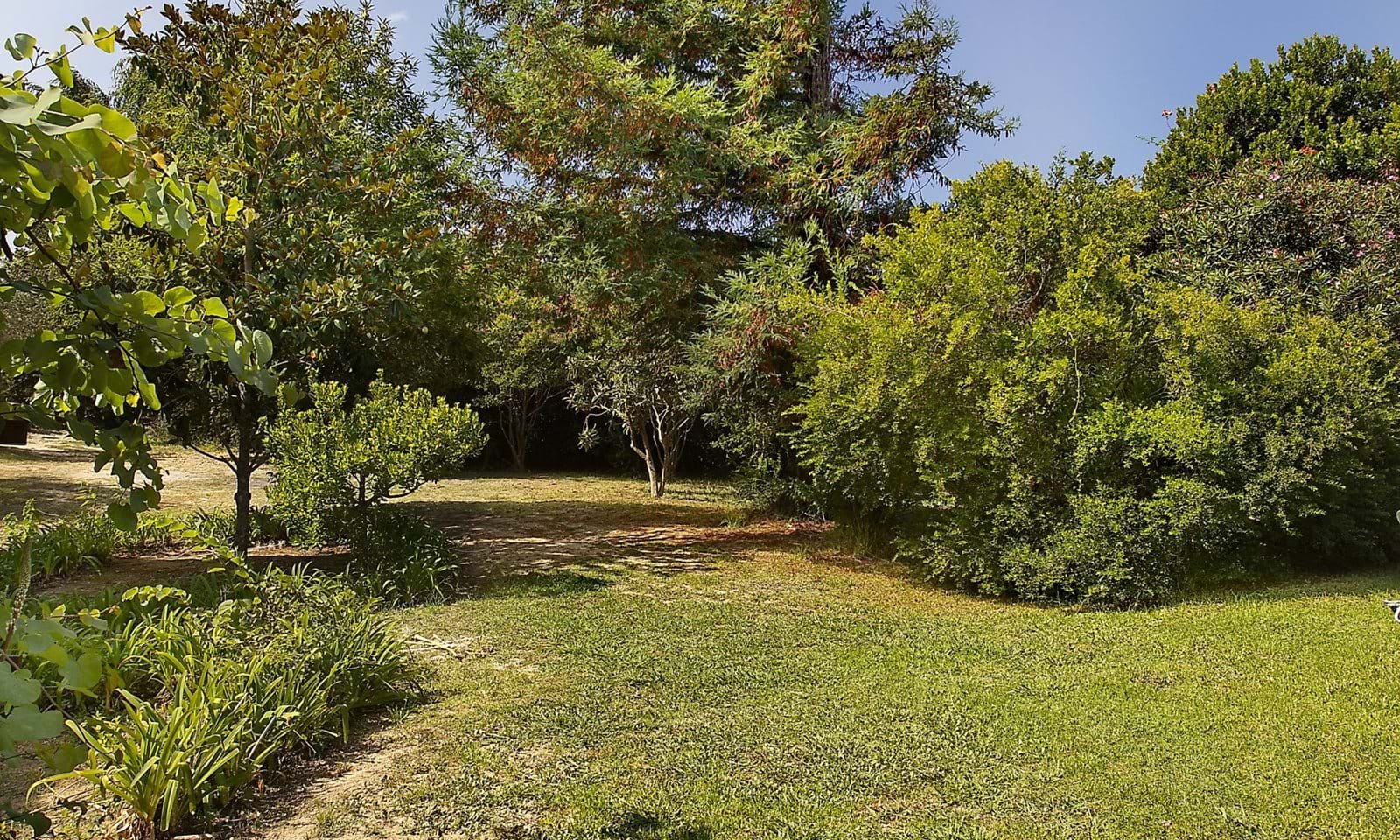 Listing photograph 23 of 24 of the house in Agios Ioannis, published by Corfu Home Finders.