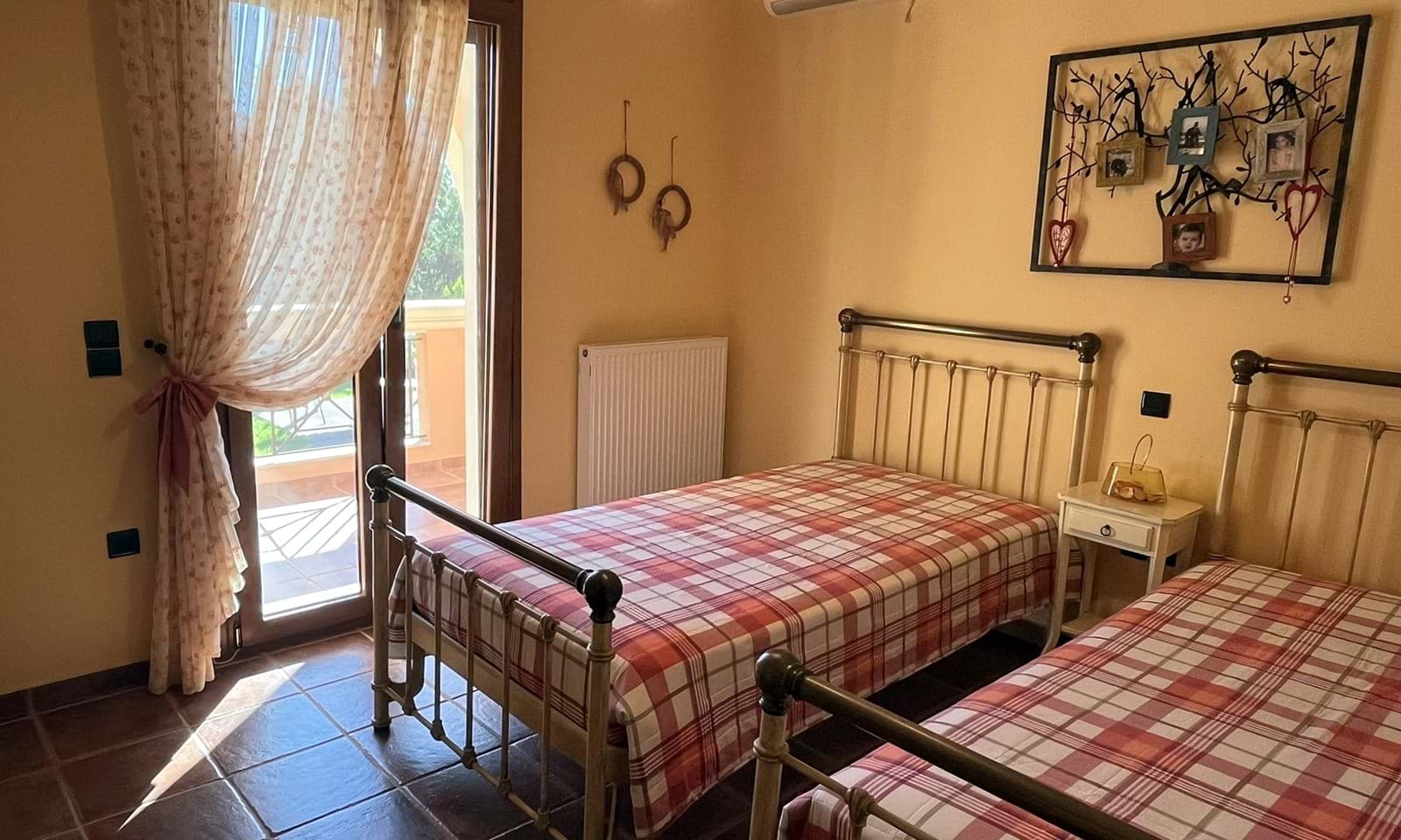 Listing photograph 10 of 18 of the house in Dassia, published by Corfu Home Finders.
