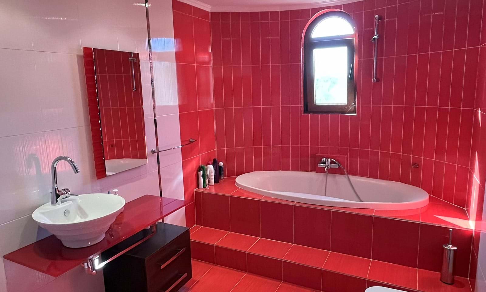 Listing photograph 13 of 18 of the house in Dassia, published by Corfu Home Finders.
