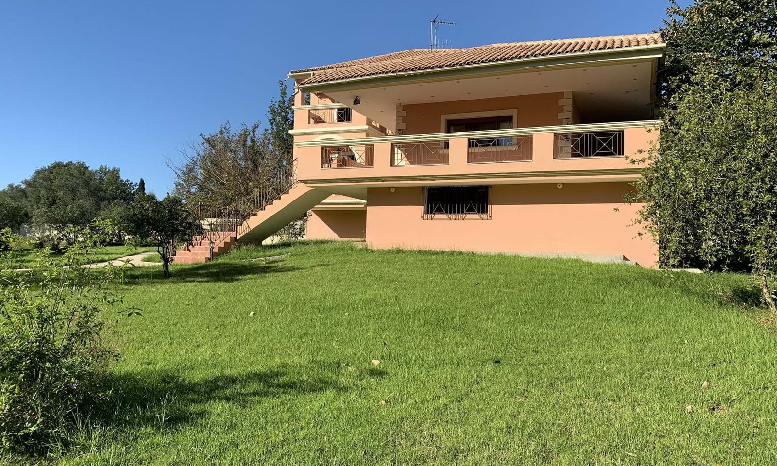 Listing photograph 2 of 18 of the house in Dassia, published by Corfu Home Finders.