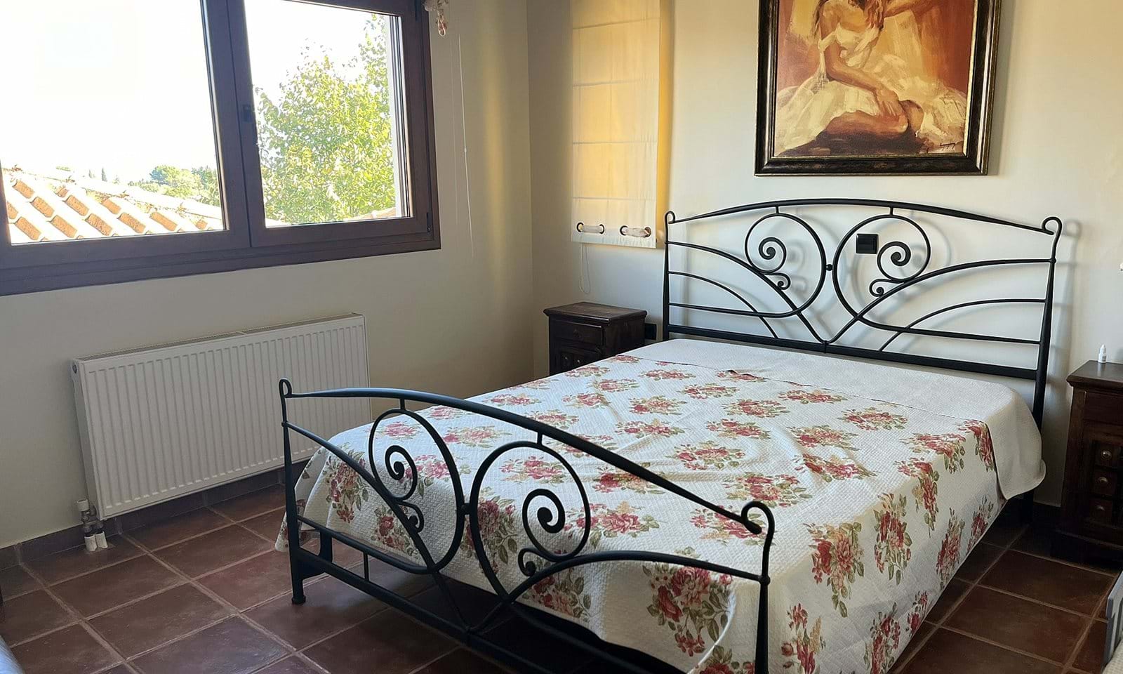 Listing photograph 12 of 18 of the house in Dassia, published by Corfu Home Finders.