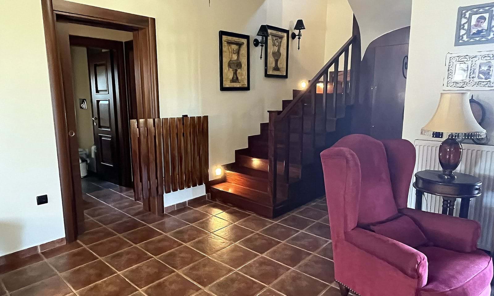 Listing photograph 8 of 18 of the house in Dassia, published by Corfu Home Finders.