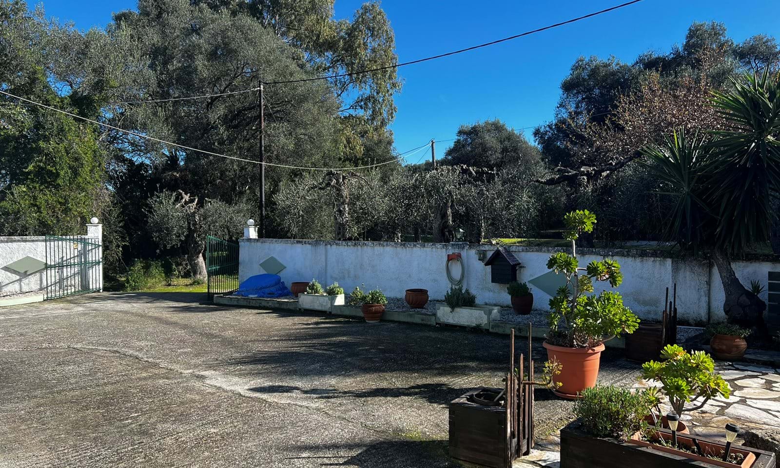 Listing photograph 2 of 16 of the house in Agios Spiridon, published by Corfu Home Finders.