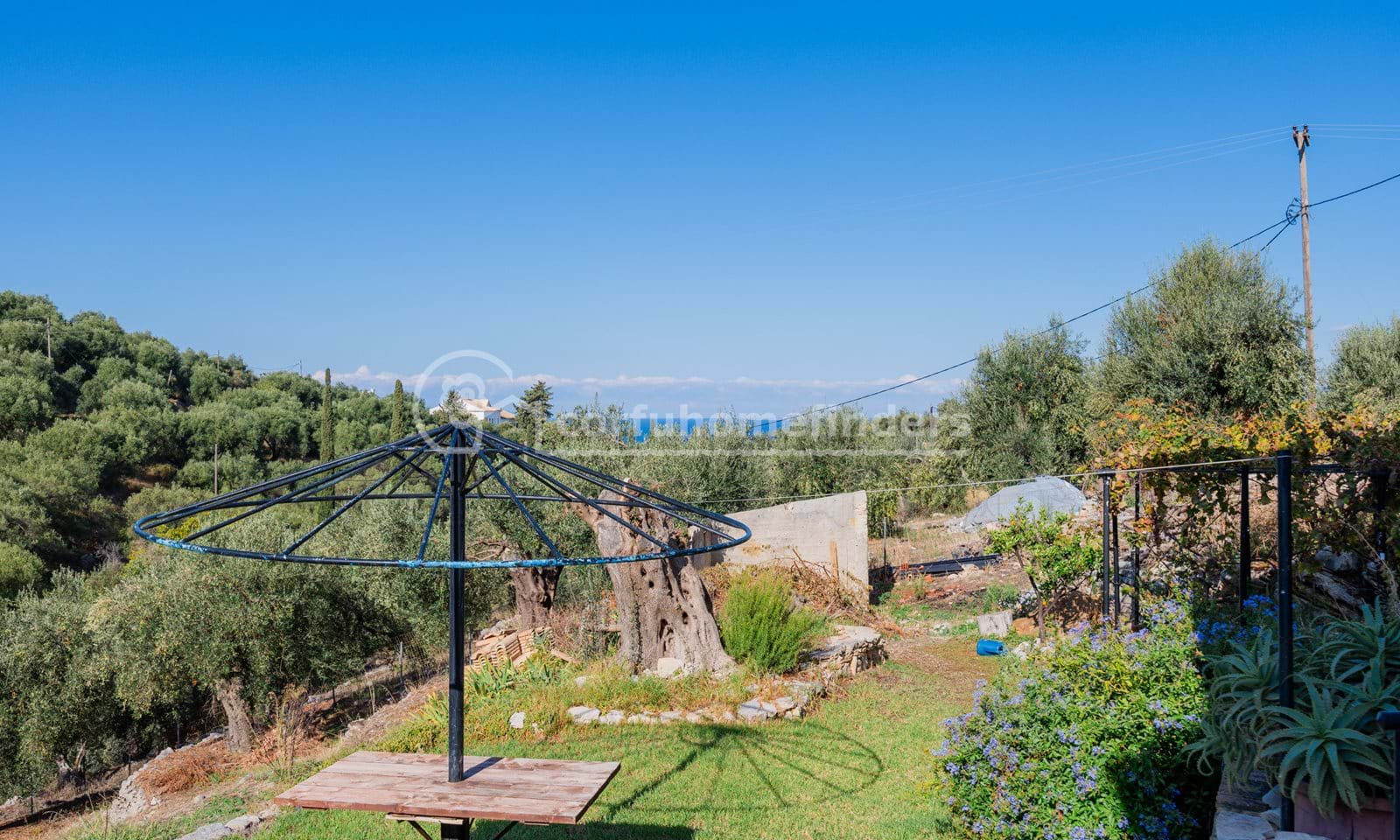 Listing photograph 18 of 24 of the house in Agios Martinos, published by Corfu Home Finders.