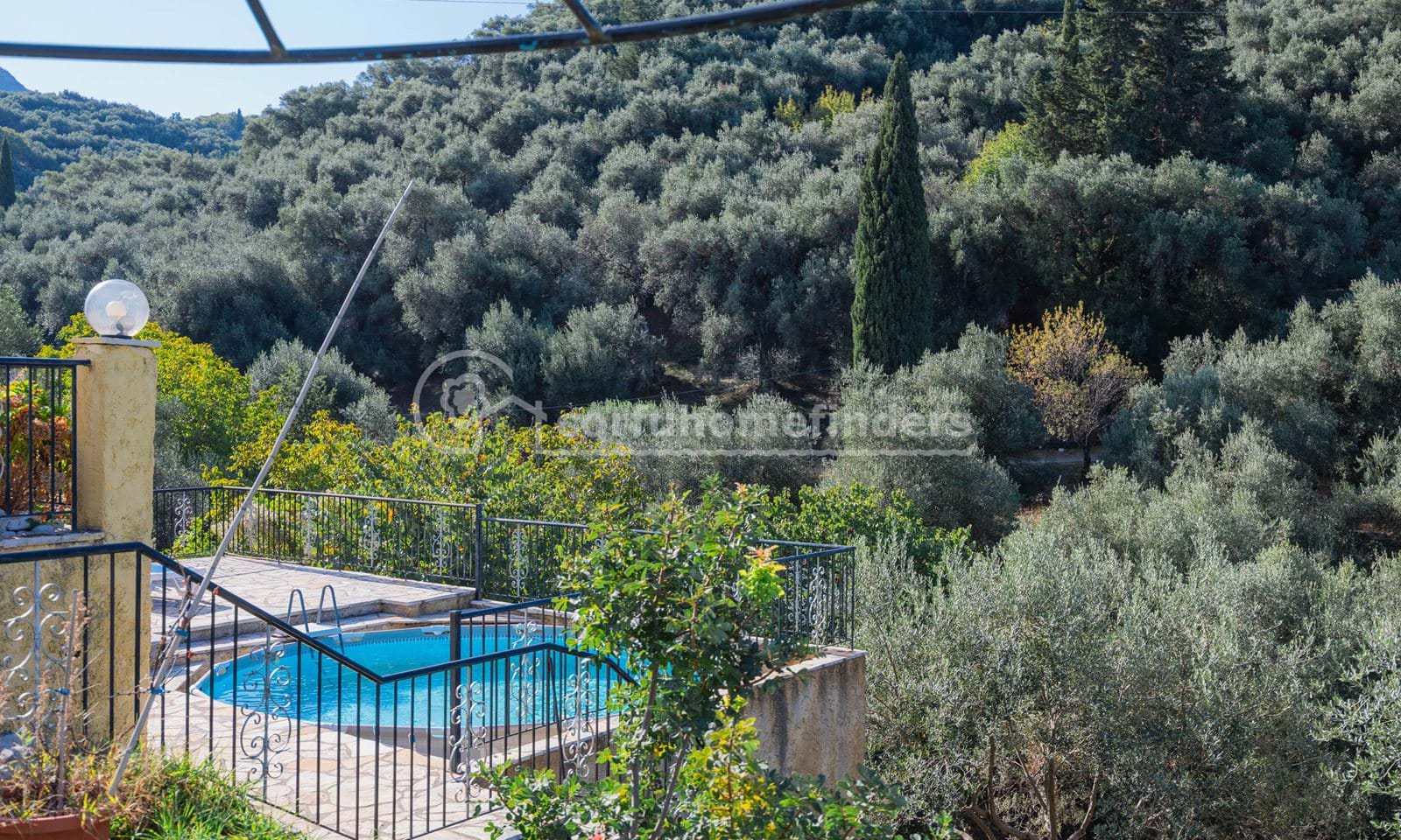 Listing photograph 20 of 24 of the house in Agios Martinos, published by Corfu Home Finders.