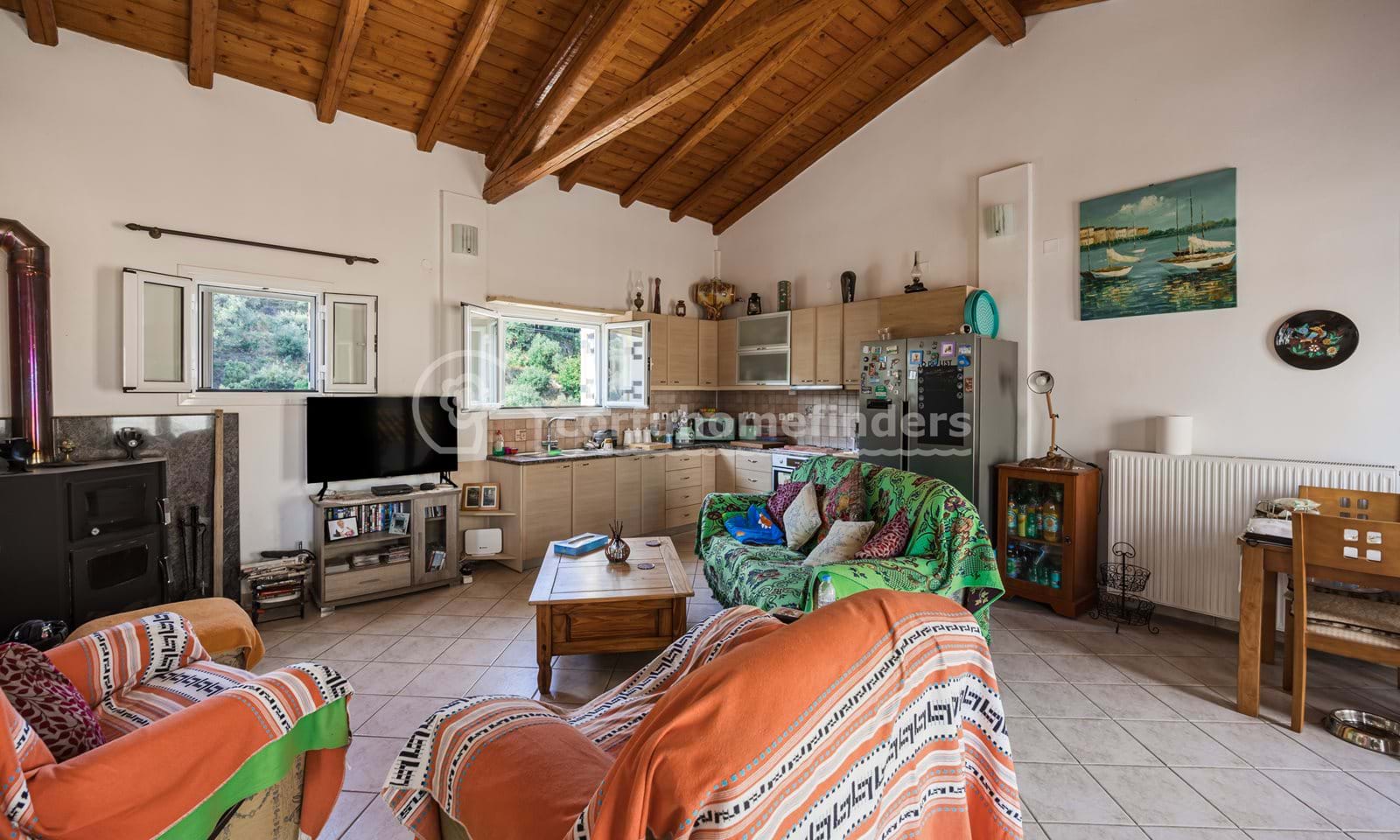 Listing photograph 13 of 24 of the house in Agios Martinos, published by Corfu Home Finders.